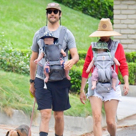 Kristen Wiig and Avi Rothman with their twin kids Luna and Shiloh Rothman. 